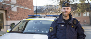 Polisen om mobilprat i bil: "Både olagligt och farligt"