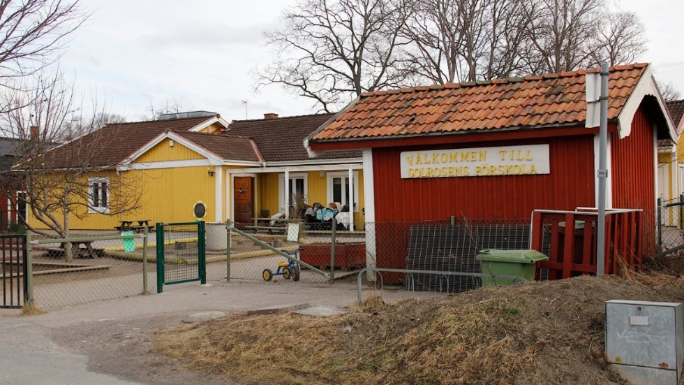 Planer finns för att temporärt flytta Solrosens förskola och ge plats för en helt ny byggnad på fastigheten.