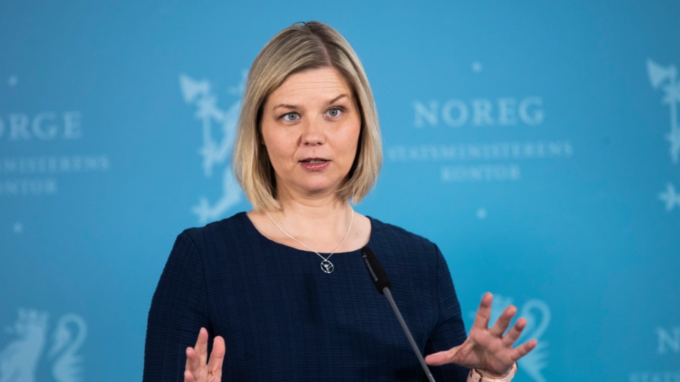 Kunskaps– och integreringsminister Guri Melby vid presskonferensen för barn som regeringen höll nyligen.