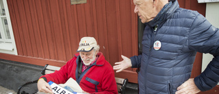 Nu ska Börje och Hans bjuda äldre på åktur