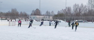 Många ville börja julafton med att åka skridskor: Full aktivitet på Sjungande dalen