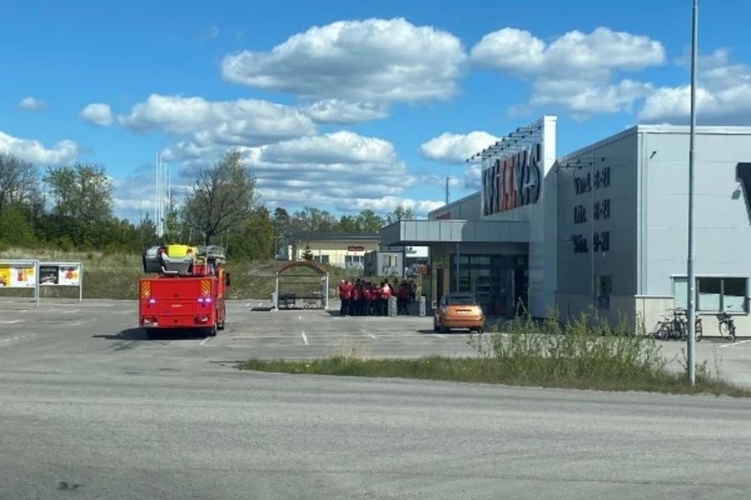 Kabelbrand på Willys i Finspång. Förhoppningen är att livsmedelshallen ska kunna öppna på måndag igen.