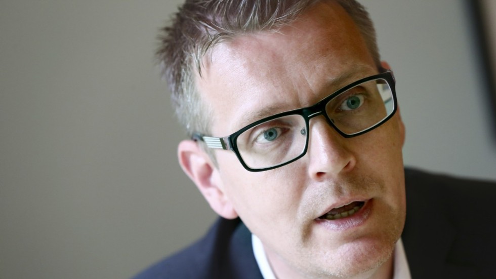 Mattias Karlsson (M) är mycket kritisk till regeringens budget och förslaget om en familjevecka.
