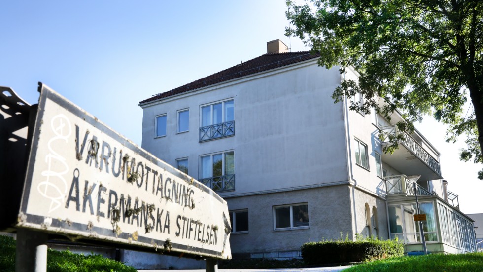 Det fanns vid försäljningen ingen möjlighet till en juridiskt bindande klausul om hur Åkermanska skulle drivas, enligt skribenterna.