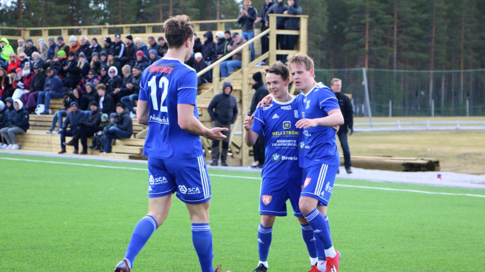 Marcus Fahlgren Hällström och Filip Berglund stannar i Storfors AIK. Oskar Lundberg lämnar.