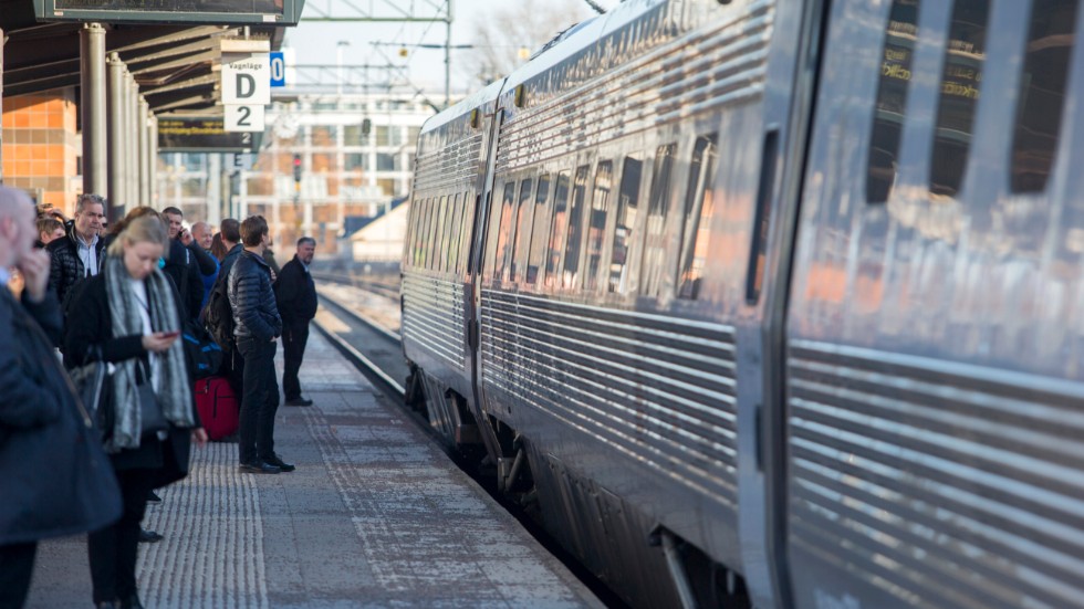 Linköpings station skall naturligtvis finnas på det ställe där invånarna finns, det vill säga i Linköpings centrum, anser skribenten.