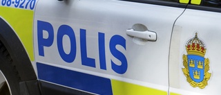 Man slogs med polisen på socialkontoret