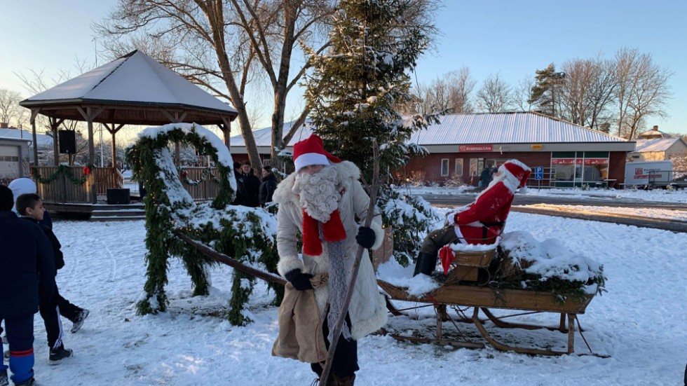 Tomten var förstås på plats under julmarknaden i Klristdala för att samla in barnens önskelistor i god tid före jul.