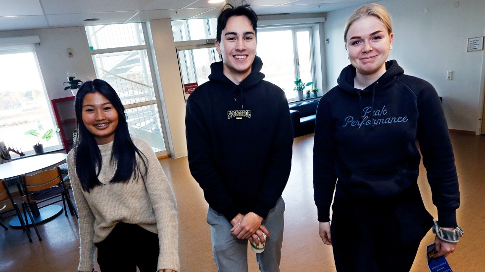 Nane Kaewcharoen, Liam Richardsson och Saga Elwin är tre av eleverna från Carlsund som under måndagen åker iväg med 50 betalande resenärer till Lübeck.