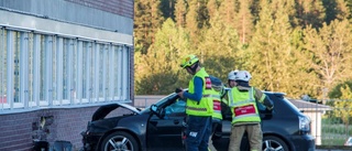 Man åtalas efter att ha kört in i stadshuset