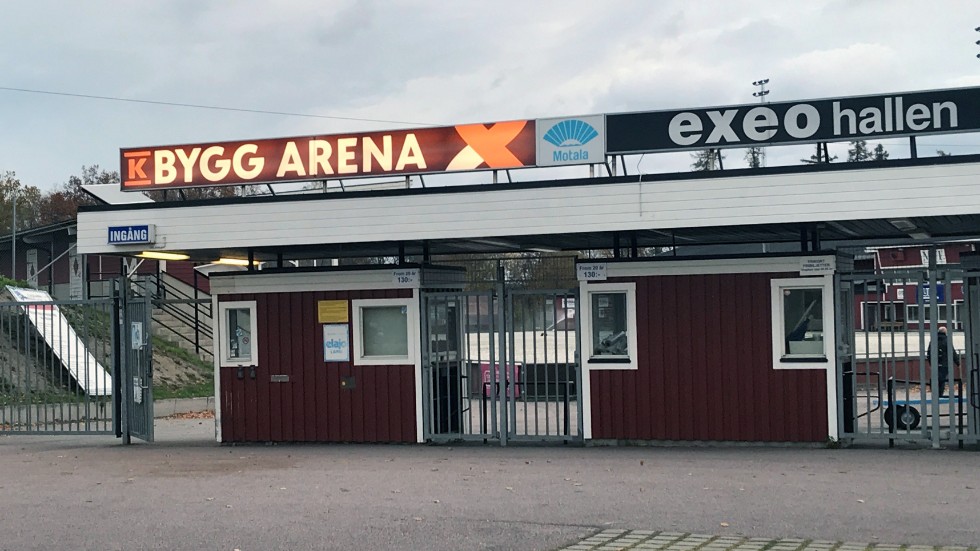 Bandybana och hockeyhall är två av Motala kommuns anläggningar för idrott. Hyran för flera av kommunens idrottsanläggningar höjs nu liksom kostnaden att gå och simma. Det röstade fullmäktige igenom i veckan.