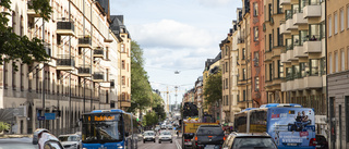 Taxichaufför från Strängnäs slagen med flaska