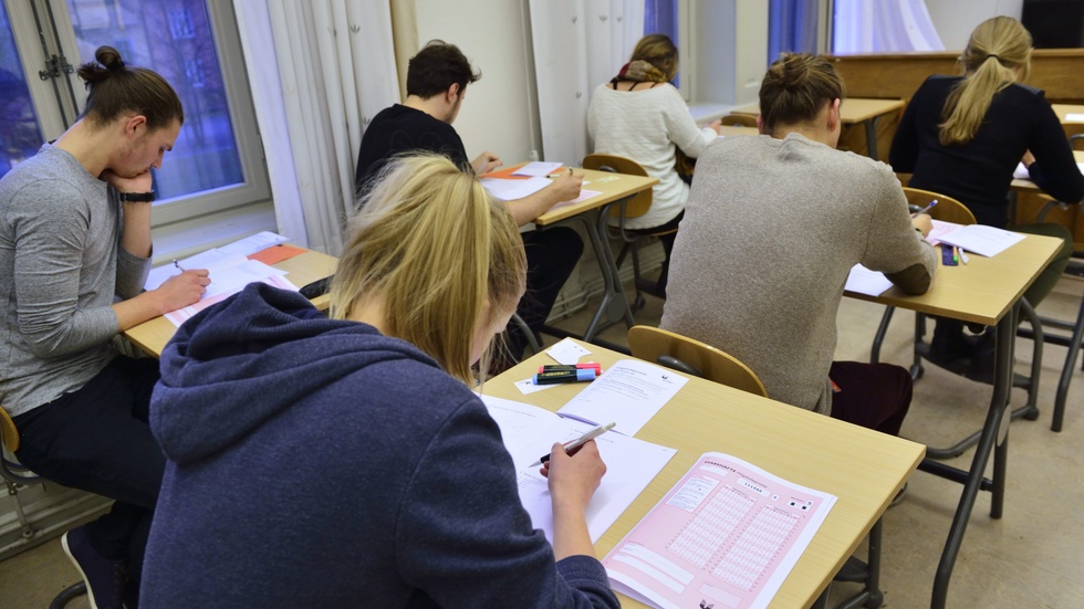 Antalet gymnasieelever blev större än vad Gymnasie och Vuxenutbildningsnämnden hade planerat för.