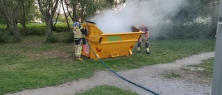 Container i park började brinna