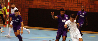 Dribbla fick jobba i het futsalpremiär