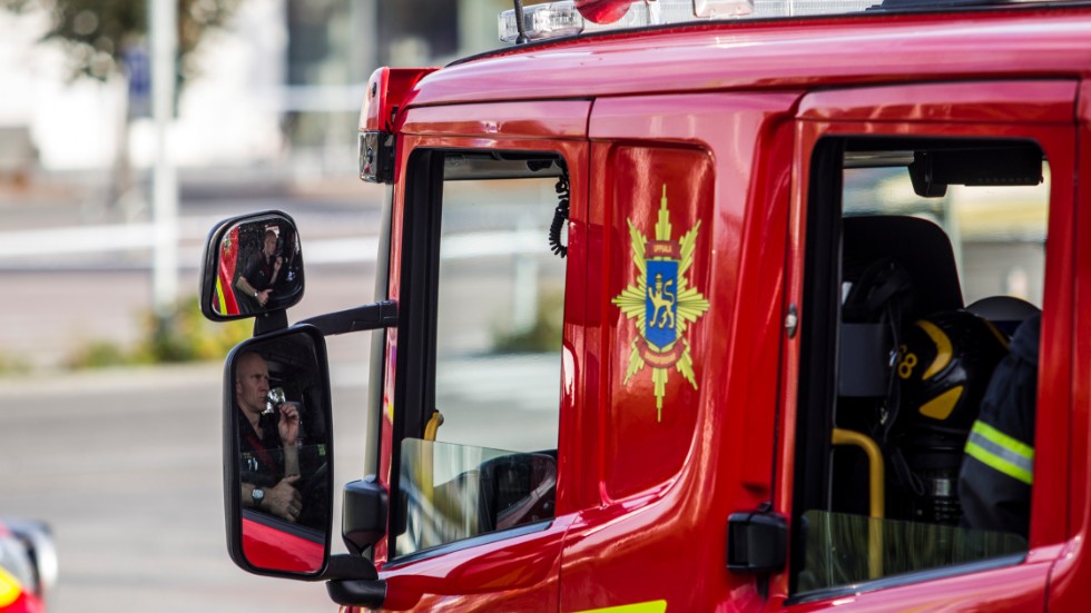 Brandkåren släckte en brinnande bil på E4.