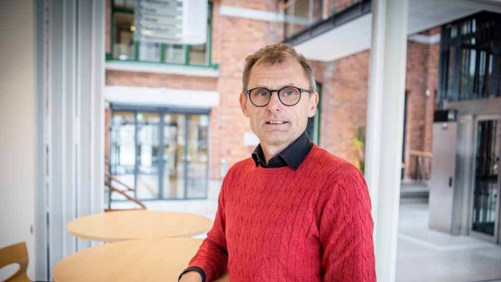 Grundskoledirektör Torsten Flemming beklagar att lärarna känner som de gör. "Det är förfärligt om lärare inte vågar säga vad de tycker på grund av att en rädsla för repressalier", säger han.