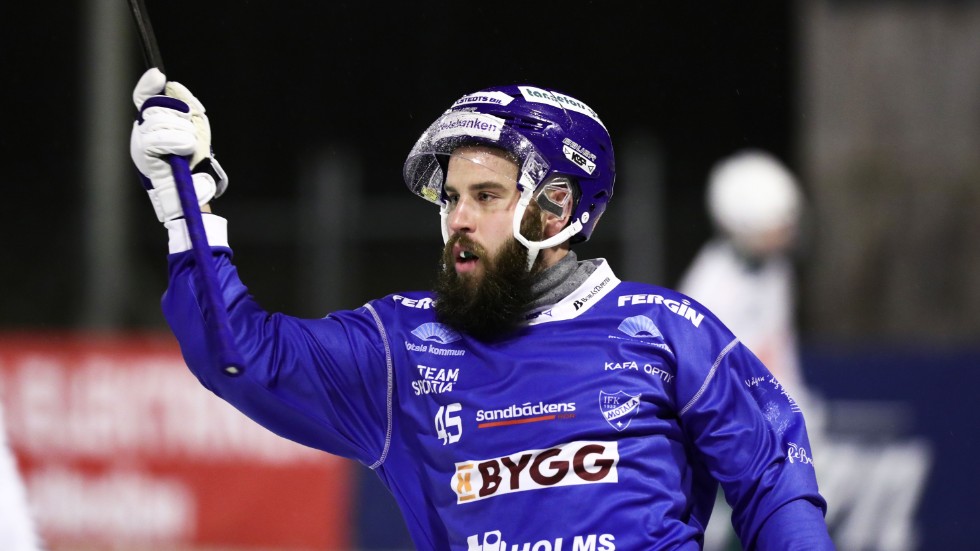 Jubileumsskytt. Jonas Enander gjorde i fredags IFK Motalas 3000:e mål i högsta serien. Det är den 34:e säsongen i elitserien/allsvenskan som IFK Motala spelar nu.