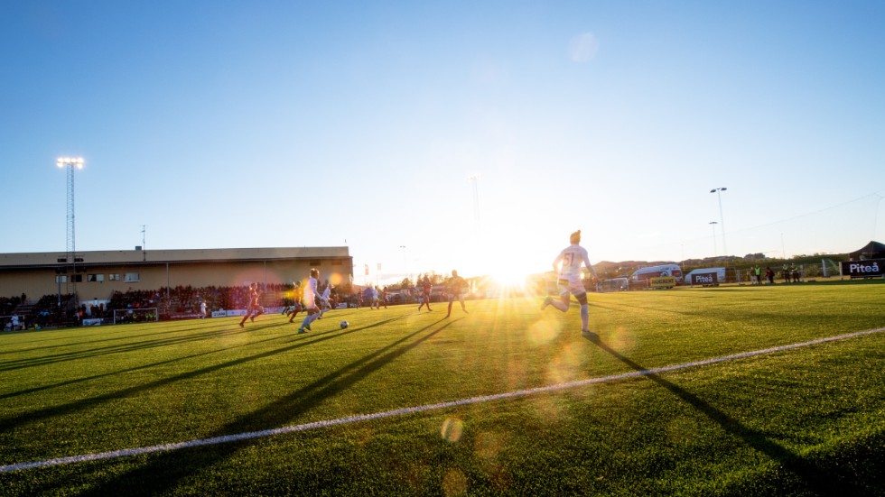När Piteå och Rosengård möttes i Kiruna sken solen trots att matchen slutade närmare klockan 24.
