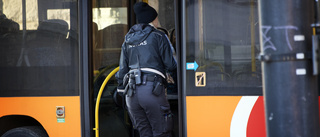 Tre misstänks för brott efter bussturen