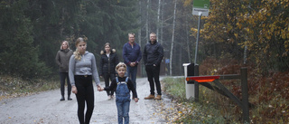 Barnen får gå när busshållplatser dras in