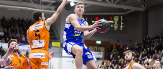 Jättetalangen hyllas av basketlegendaren