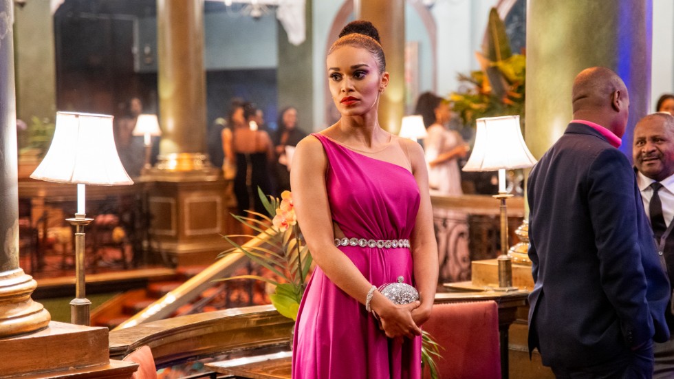 "Queen Sono" är Netflix första egna dramaserie som är producerad i Afrika. Den är en spretig agenthistoria med en kvinna i huvudrollen, som spelas av Pearl Thusi.