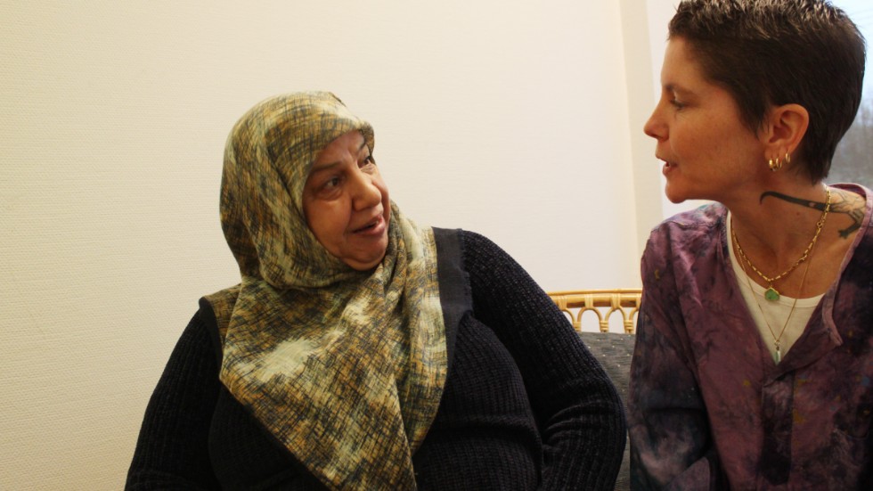  Shokriah Omar tycker det går åt lite ljus i mörkret. Nästa höjdpunkt blir Luciatåget, berättar hon för läraren Jana Anckarman.