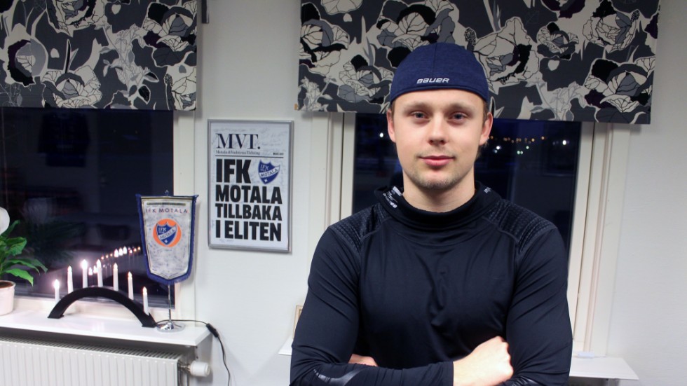 IFK Motalas Viktor Hulthammar gjorde ett av de svenska målen i 3-4-förlusten mot Finland. Nu väntar Finland igen i VM-semifinal i P21-turneringen i Archangelsk.