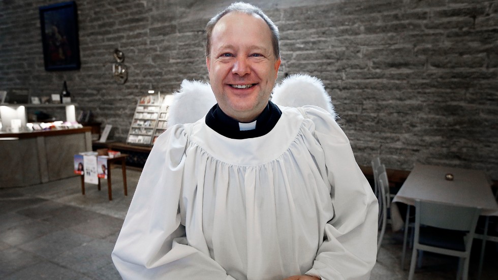 "Jag fick vara ängel - det är en av ljuspunkterna med att vara präst", kommenterar kyrkoherde Magnus Svensson om sitt hastiga och lustiga inhopp som ängel i Vadstena klosterkyrka. 