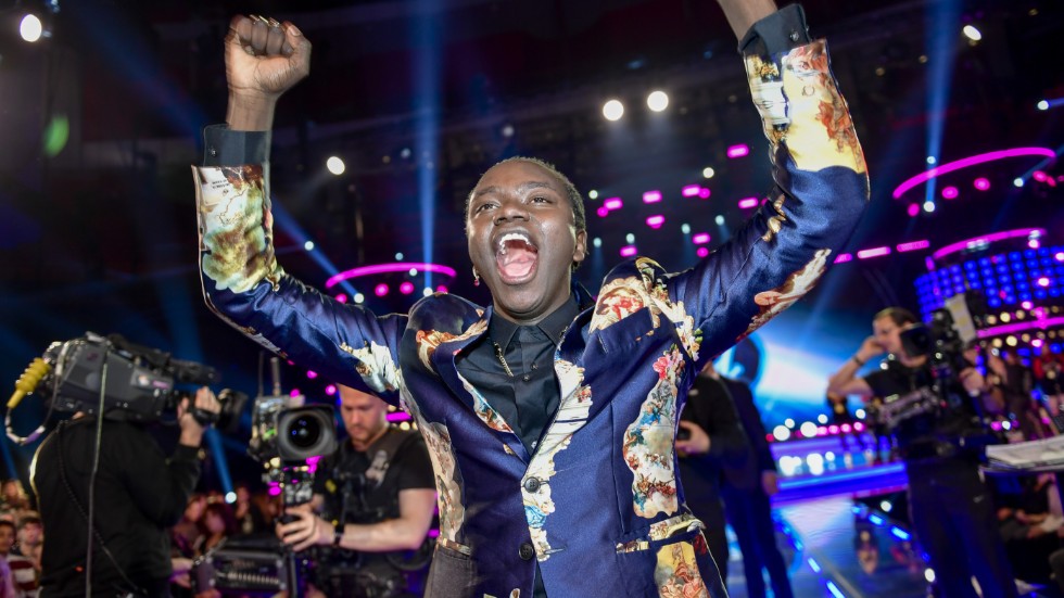 Tusse Chiza, vinnare i "Idol 2019" är en av artisterna som besöker Småstaden.