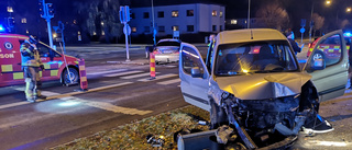 Ung man anhållen efter trafikolycka