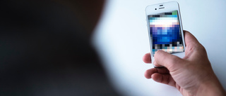 Mannen fotograferade flickors skrev på bussen