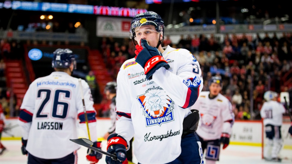 Adam Ginning hade liksom övriga LHC-are lätt att hålla sig för skratt i Örebro. Det har blivit många förluster på slutet och nu är slutspelschansen definitivt borta.