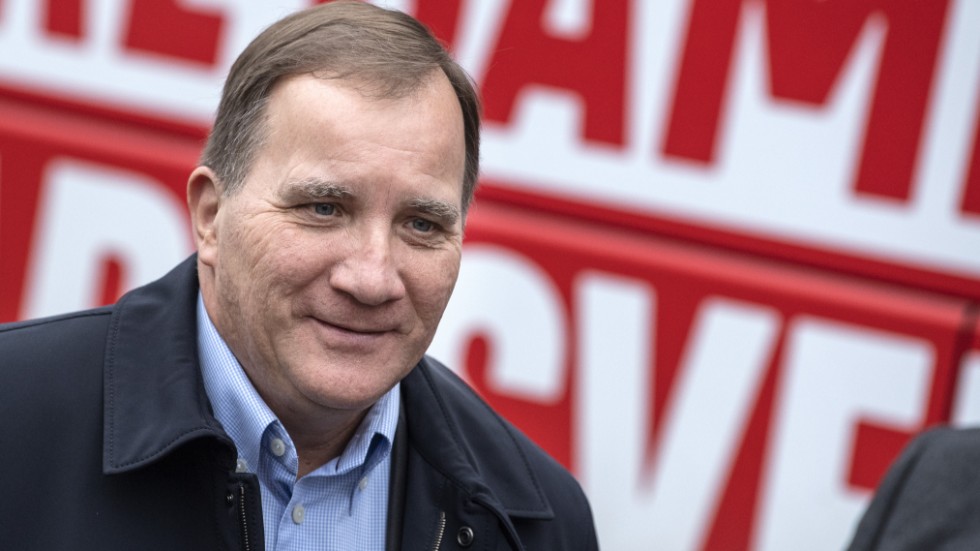 Statsminister Stefan Löfven (S) måste visa upp att han inte bara leder landet, utan även partiet.