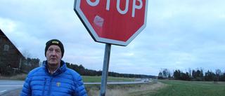 Här sätter han stopp för stoppskylten