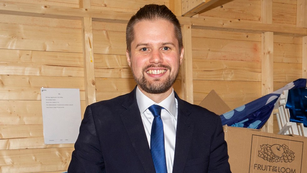 Simon Alm har anklagats för partiskadlig verksamhet och för att ha köpt röster och manipulerat partiomröstningar.