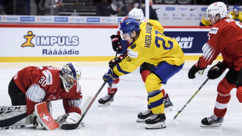 Nils Höglander stod för mål och assist mot Schweiz.