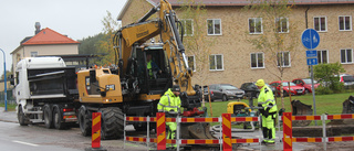 Gatan grävdes upp efter vattenläcka