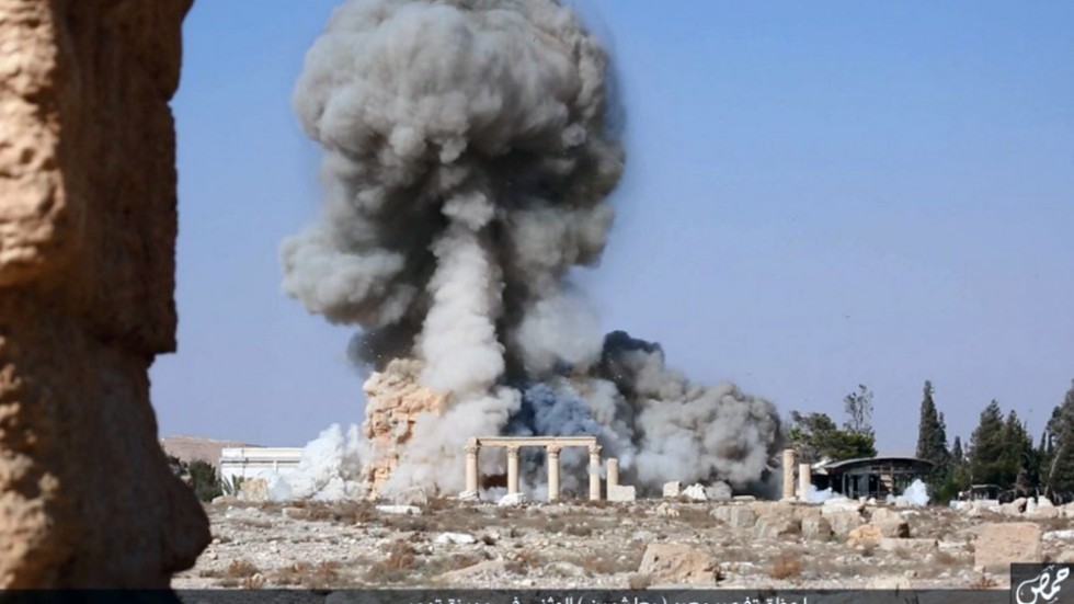 Islamiska staten spränger ett antikt tempel i Palmyra. Skolverket vill inte ens att svenska barn ska få veta att Palmyra existerat.