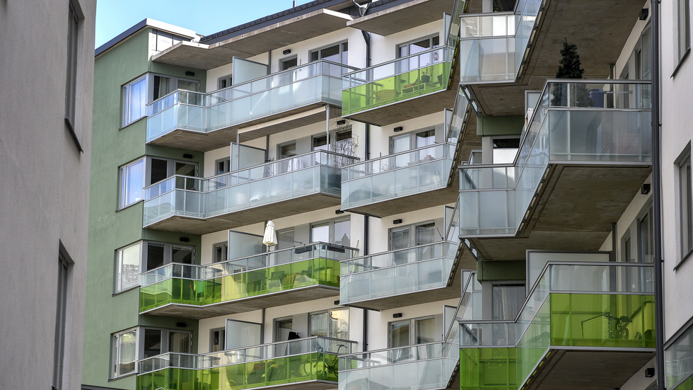 Mindre lägenheter för äldre människor som inte vill bo kvar i sina hus saknas på landsbygden, menar debattörerna.