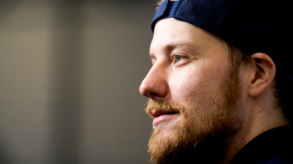 Linus Omark tränar med Luleå Hockey.
