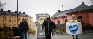 Hoppingivande manifestation mot våld