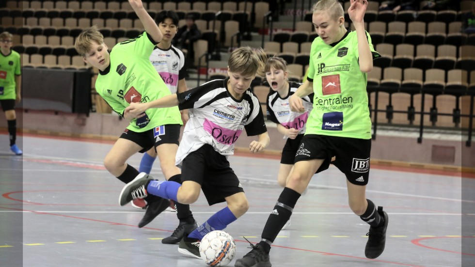 Stenkyrka 4-6 fick en flygande start på klassikern Krullis cup och vann de inledande matcherna.
