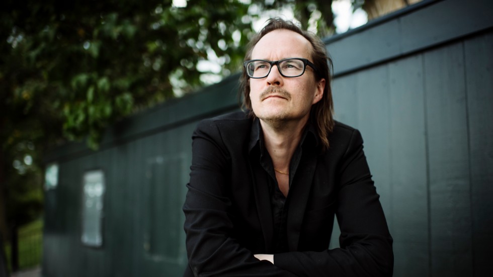 Redan i tonåren uppträdde Matti Ollikainen i Piteå. Sedan många år är han uppskattad pianist, sångare och låtskrivare i Franska Trion som nu kommer till Piteå för konsert.