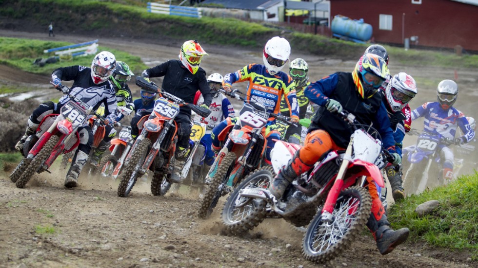Motocross är populärt, men låter för mycket. Nu måste SMK Motala göra en bulleråtgärd kring banan på Dunteberget, men Motala kommun kommer att vara med och betala.