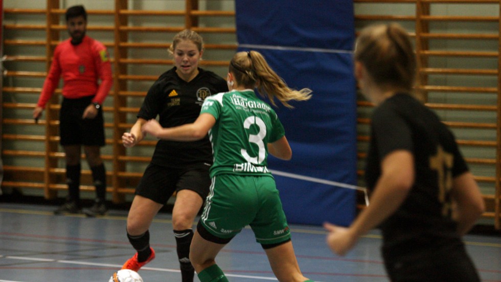 Lisa Pålsson är tillbaka efter skada och var bra i spelet för Dribbla United i Kristberg cup. Här i 6-0-segern mot Zeros A där hon gjorde de två första målen.
