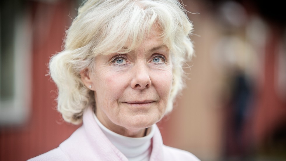 Rosita Sundh anser, utifrån den information hon har, att den kritiserade chefen inte kan jobba kvar på enheten. 