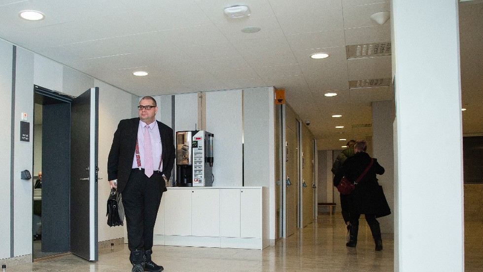 Försvarsadvokat Marko Tuhkanen ifrågasatte vittnenas egna versioner, skiljer sig en del från de tidiga polisförhören. (Arkivbild)