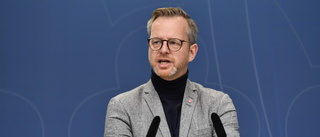 Mikael Damberg behöver få ut dem ur landet